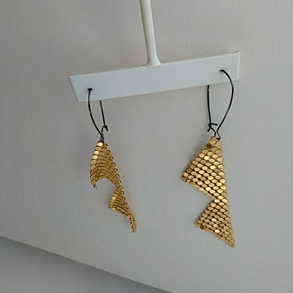 🔴SOLD Gold Edgy Swag Chainmail Dangle Earring - Picture 3 of 7